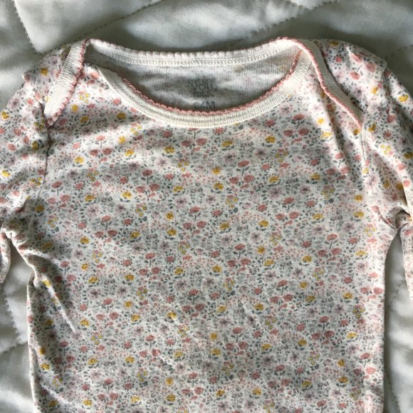 ⚪ Carter's baby girl 24 mo floral print long sleeve lap shoulder onesie - Picture 1 of 9